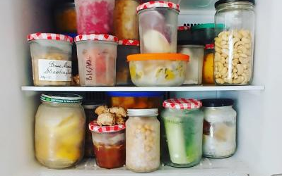 Can you freeze food in glass jars?
